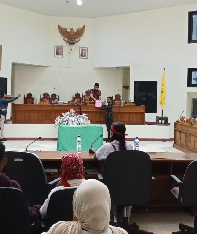 
Usai Terima Demo Mahasiswa, Ketua DPRD Malra Tegaskan Tolak Aktivitas Tambang PT BBA di Kei Besar